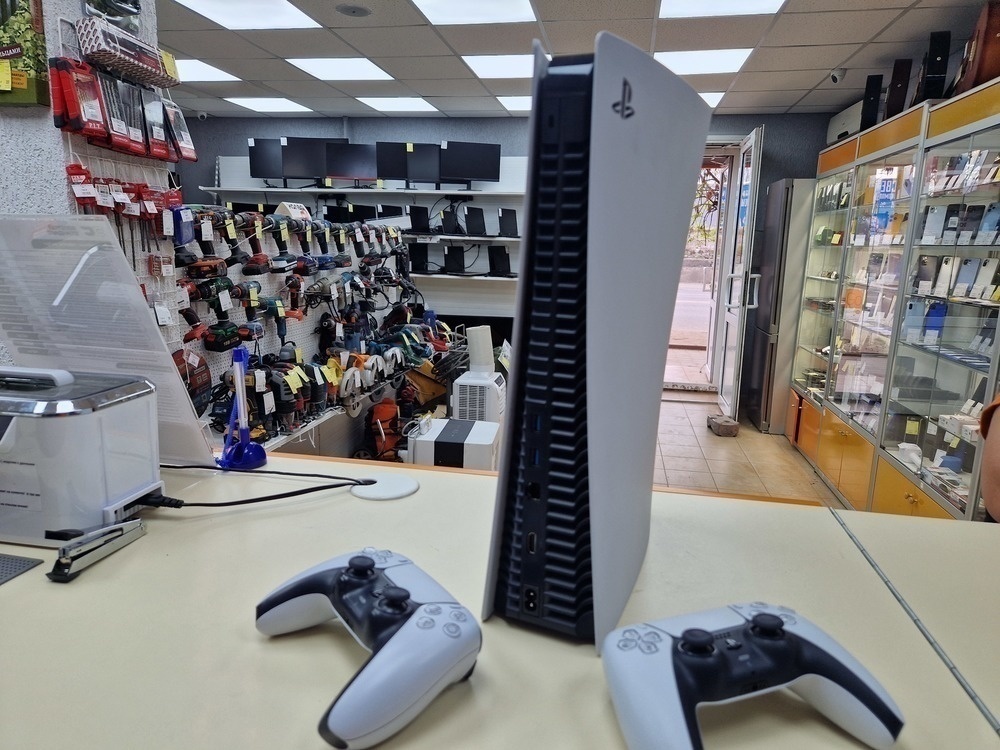 Игровая приставка PlayStation 5 825Gb (С дисководом)