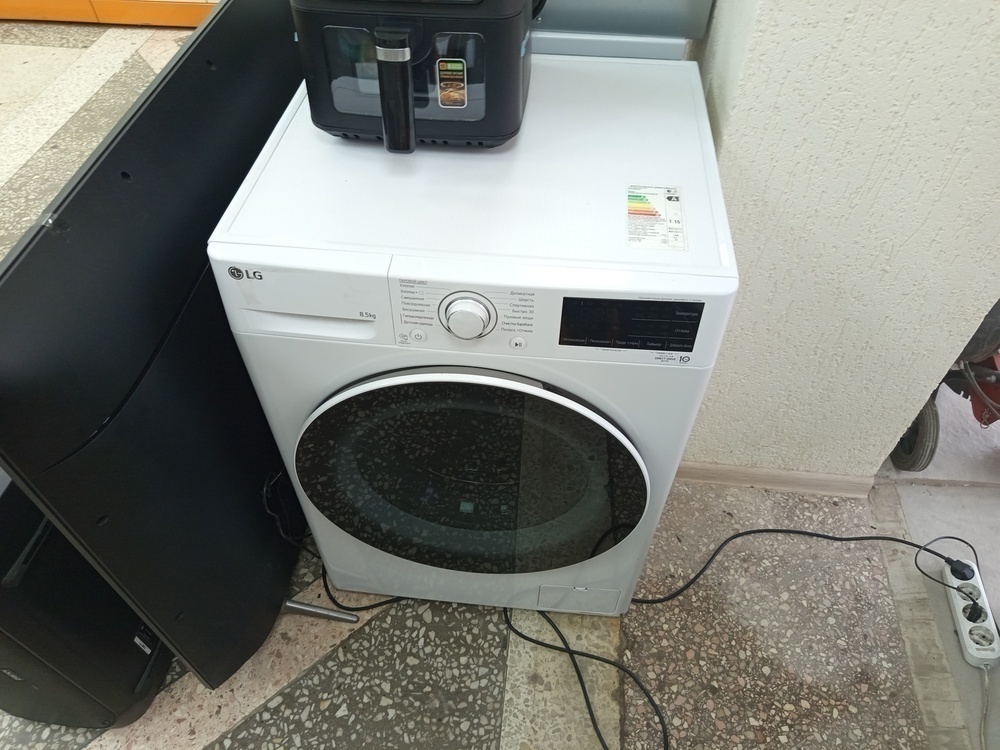 Стиральная машина LG F4V3ES0W