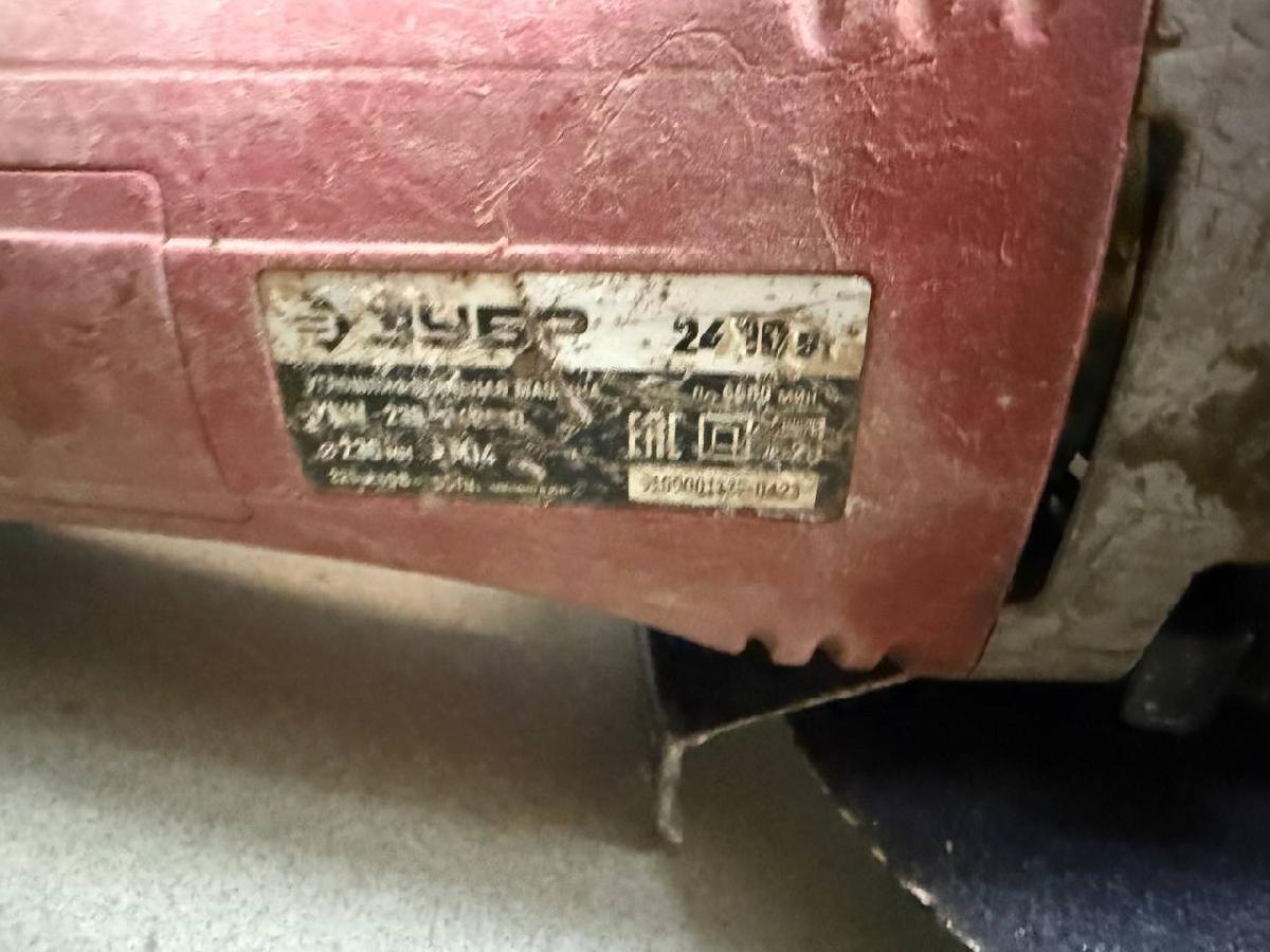 Угловая шлифмашина Зубр УШМ-230-2405 П