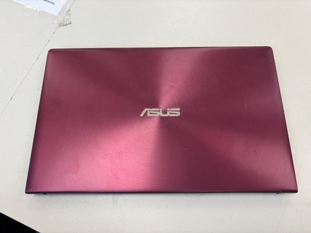 Ноутбук ASUS; Core i7-8565U, AMD Graphics, 8 Гб, 240 Гб, Нет