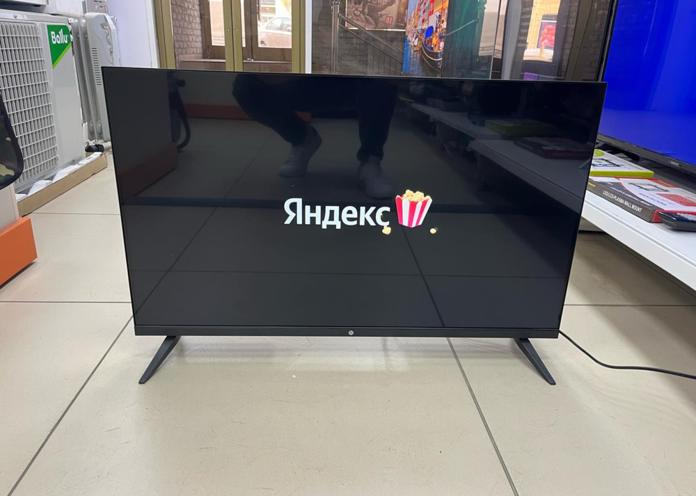 LED Телевизор HI RT-32F02FB