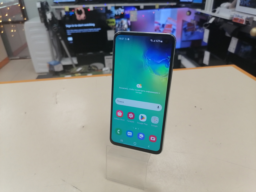 Смартфон Samsung Galaxy S10e 6/128