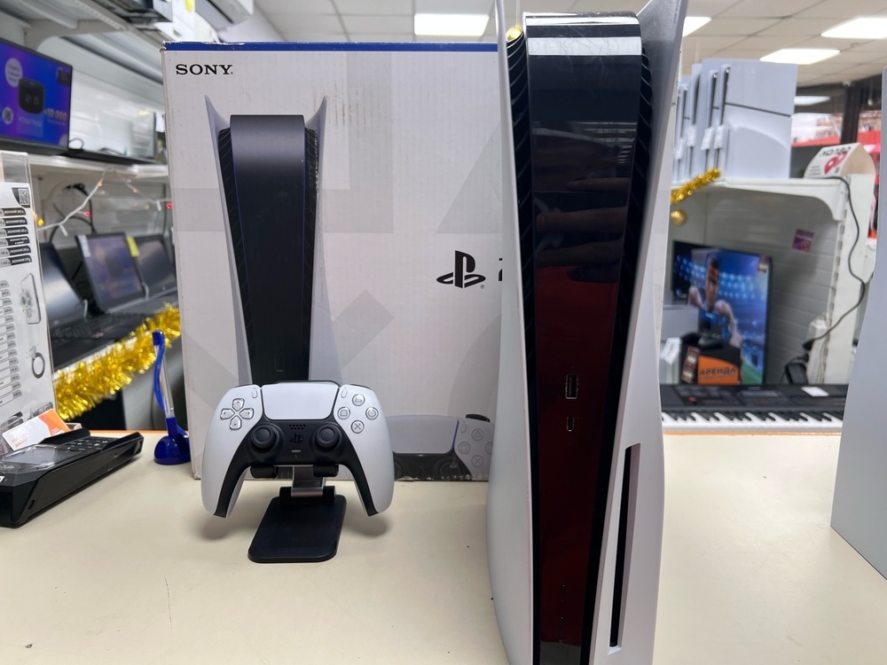 Игровая приставка PlayStation 5 825Gb (С дисководом)