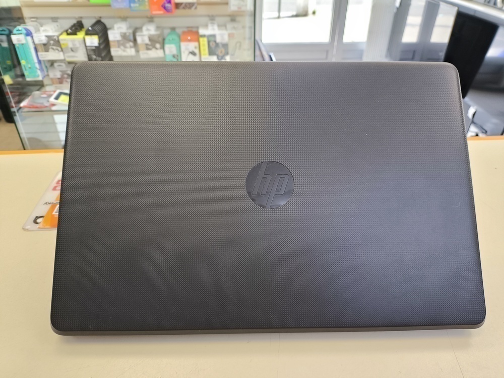 Ноутбук HP 15-rb012ur; E2-9000e, Radeon R2 series, 4 Гб, Нет, 500 Гб