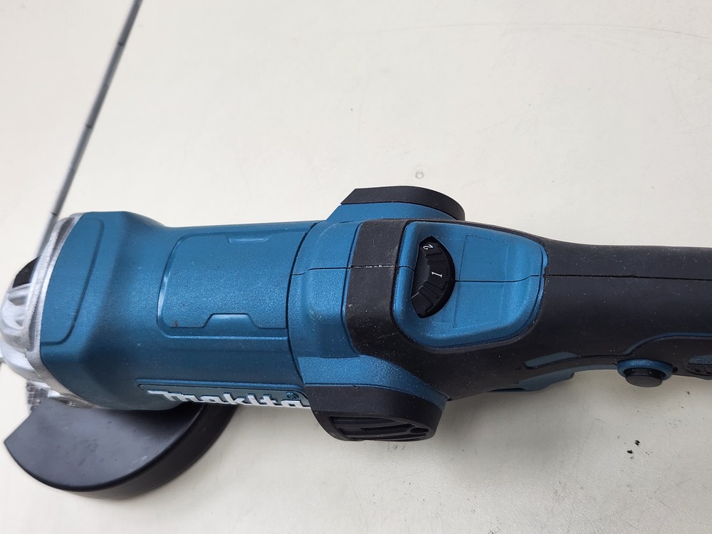 Угловая шлифмашина Makita HR4075