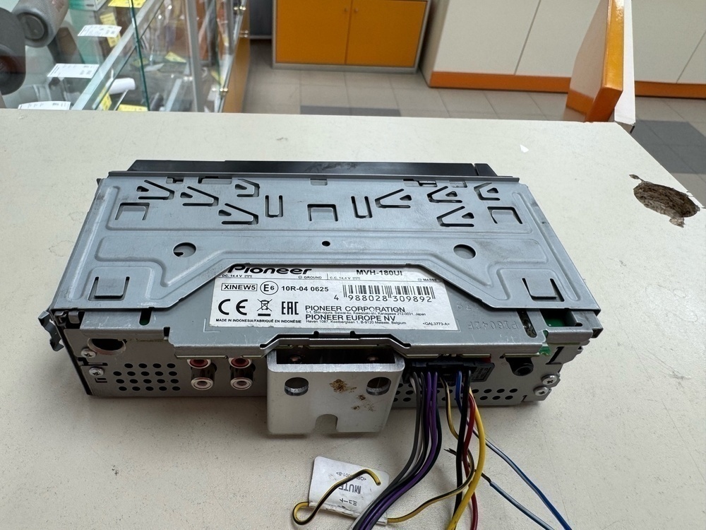Автомагнитола Pioneer MVH-180UI