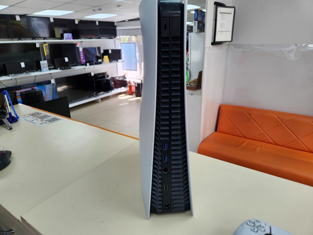 Игровая приставка PlayStation 5 825Gb (С дисководом)