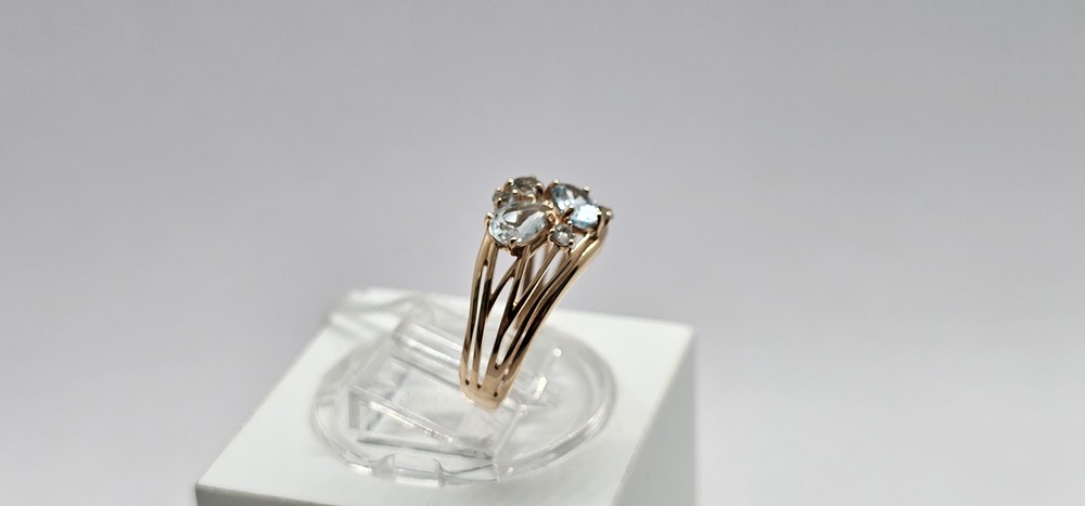 КОЛЬЦО С КАМНЯМИ (Au 585)