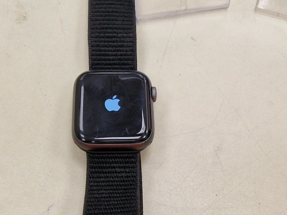 Apple Watch Series 4 44 4400038093436