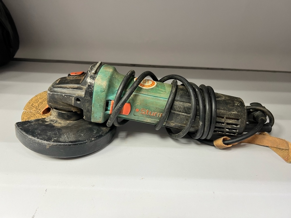 Угловая шлифмашина Sturm! AG9012T