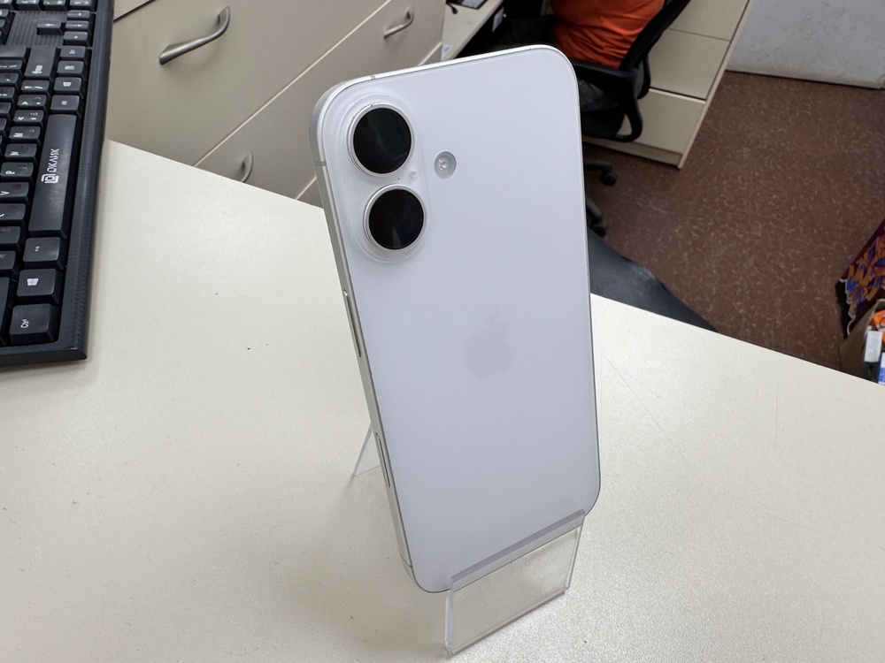 Смартфон Apple Iphone 16 128Gb