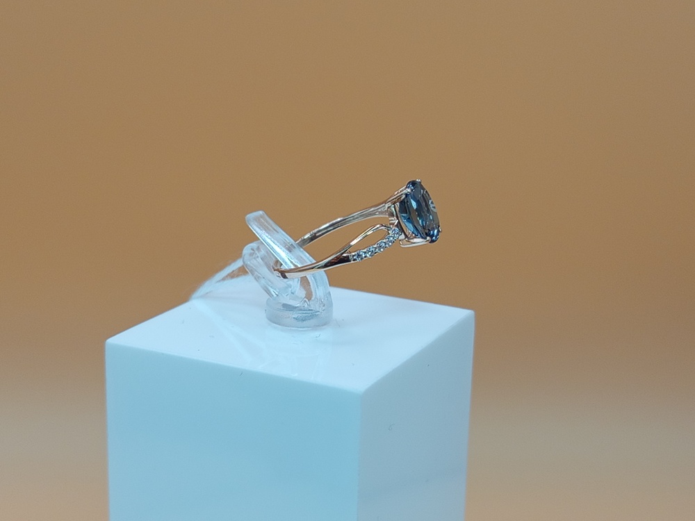 КОЛЬЦО С КАМНЯМИ (Au 585)