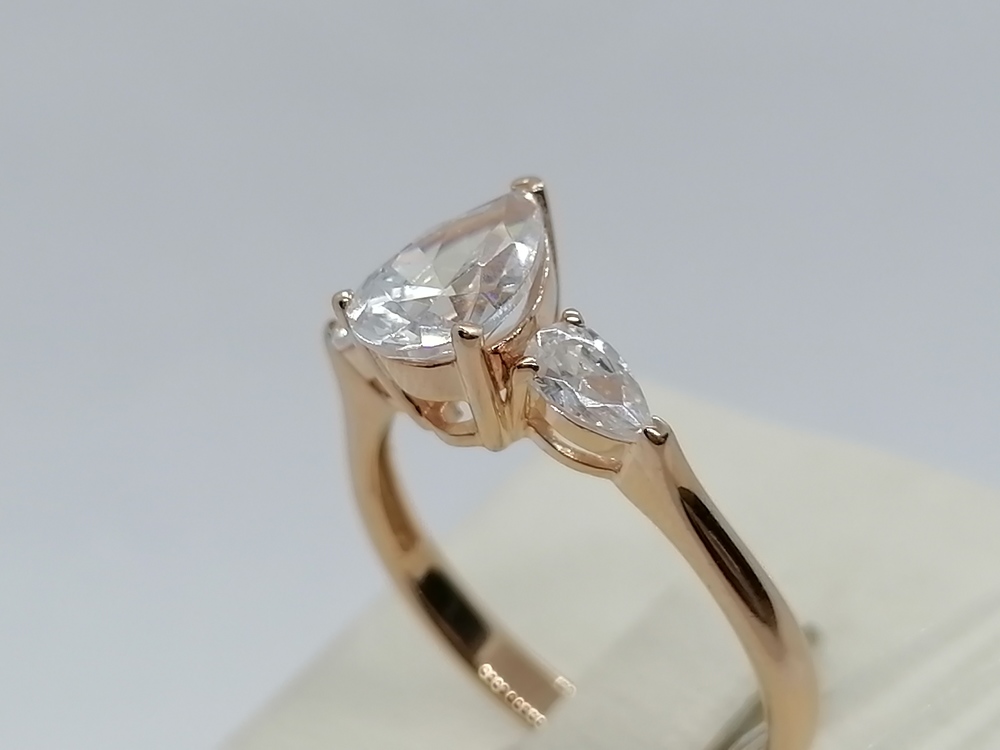 КОЛЬЦО С КАМНЯМИ (Au 585)