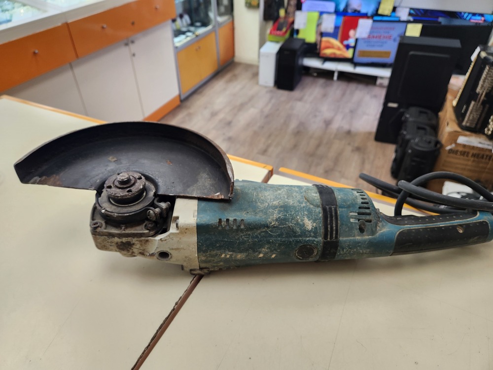 Угловая шлифмашина Makita GA9030S