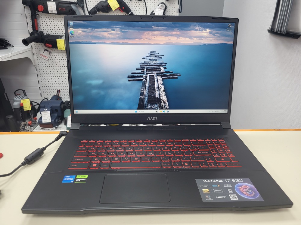 Ноутбук MSI Katana 17 b12u; Core I5-12450H, GeForce RTX 2050, 8 Гб, 256 Гб, Нет