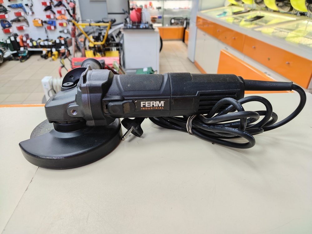 Угловая шлифмашина Ferm AGM1115P