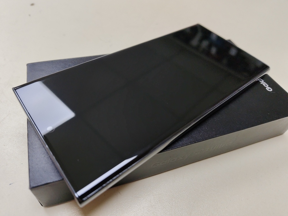 Смартфон Samsung Galaxy S23 Ultra 256Gb