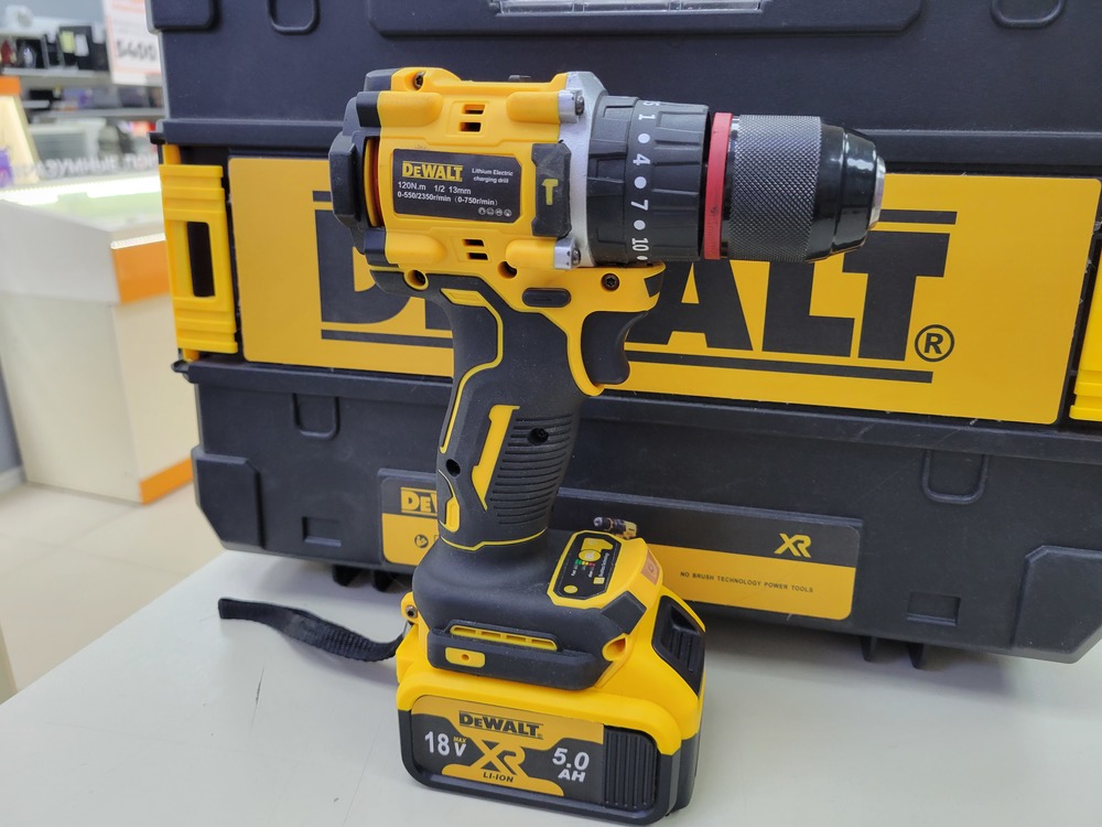 Шуруповерт Dewalt 18V XR;