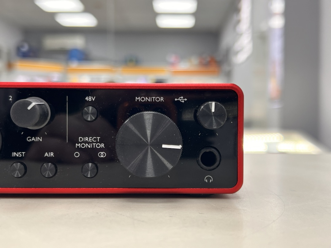 Внешняя звуковая карта Focusrite Scarlett 2i2