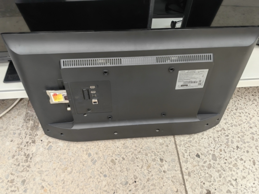 LED Телевизор Samsung EU32J5205