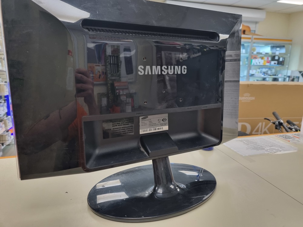 Монитор Samsung P2050N