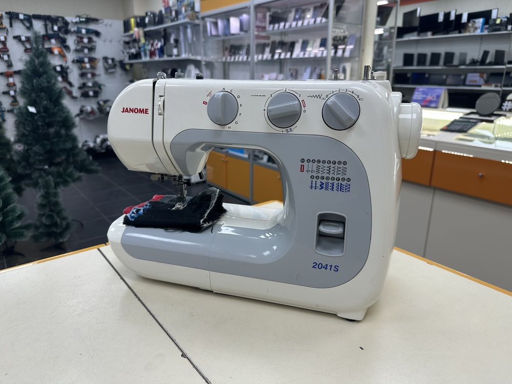 Швейная машина Janome 2041S
