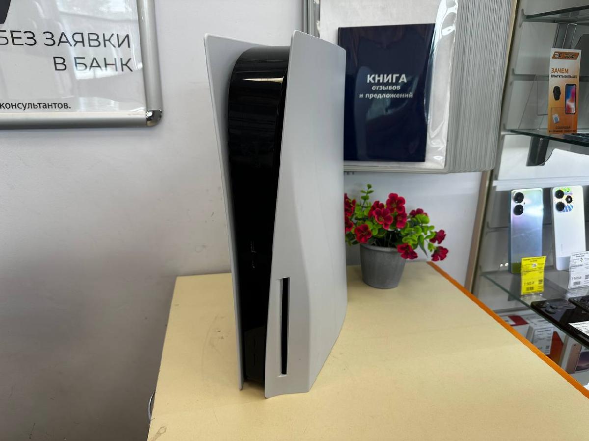 Игровая приставка PlayStation 5 825Gb (С дисководом) Игровая приставка PlayStation 5 825Gb (С дисководом)