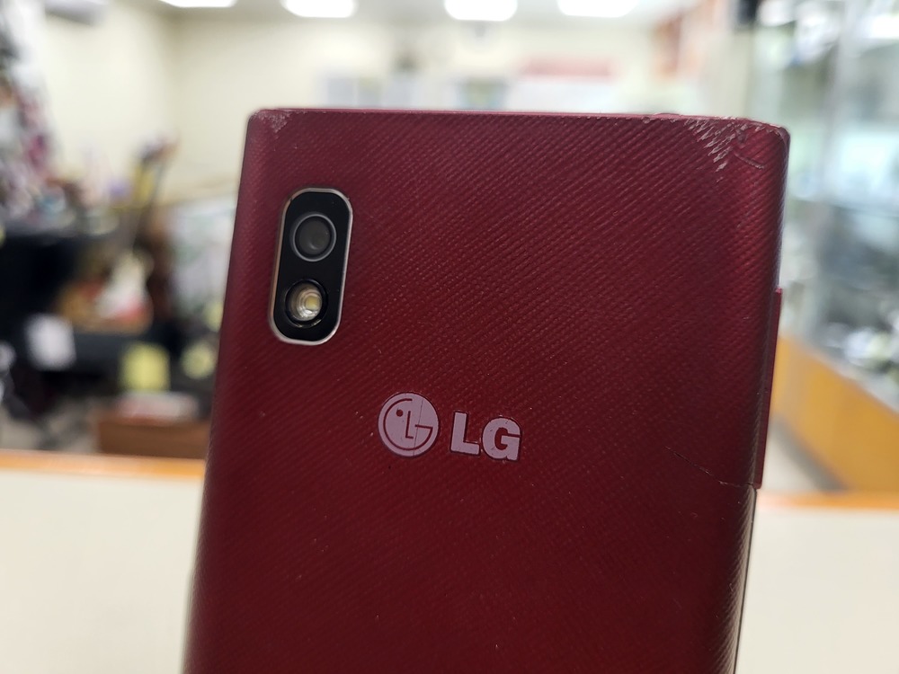 Смартфон LG E615