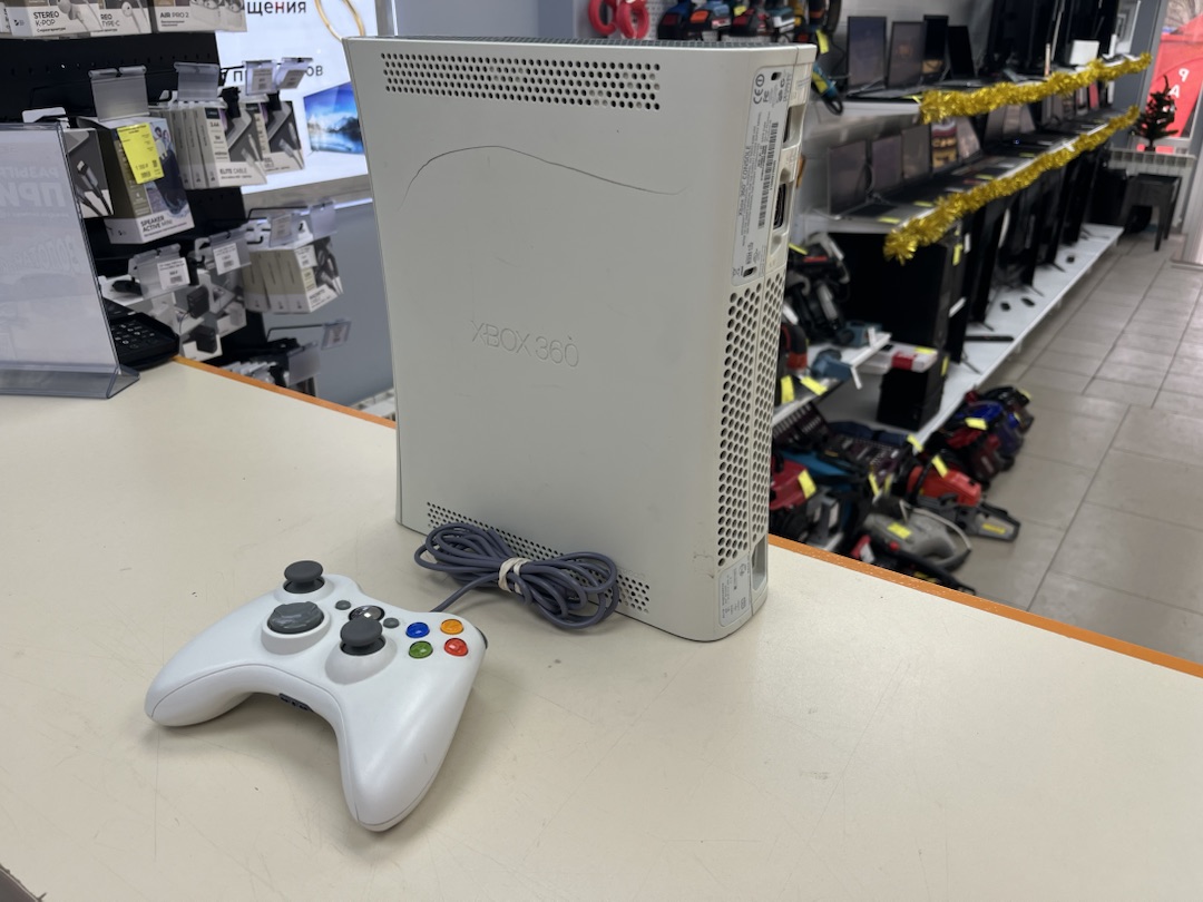 Игровая приставка Xbox 360;