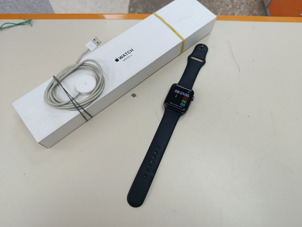 Смарт-часы Apple Watch Series 3 42 мм