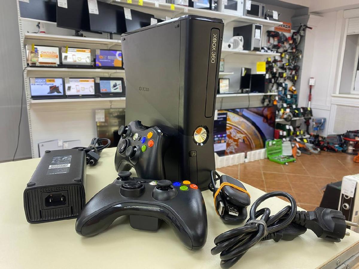 Игровая приставка Xbox 360;