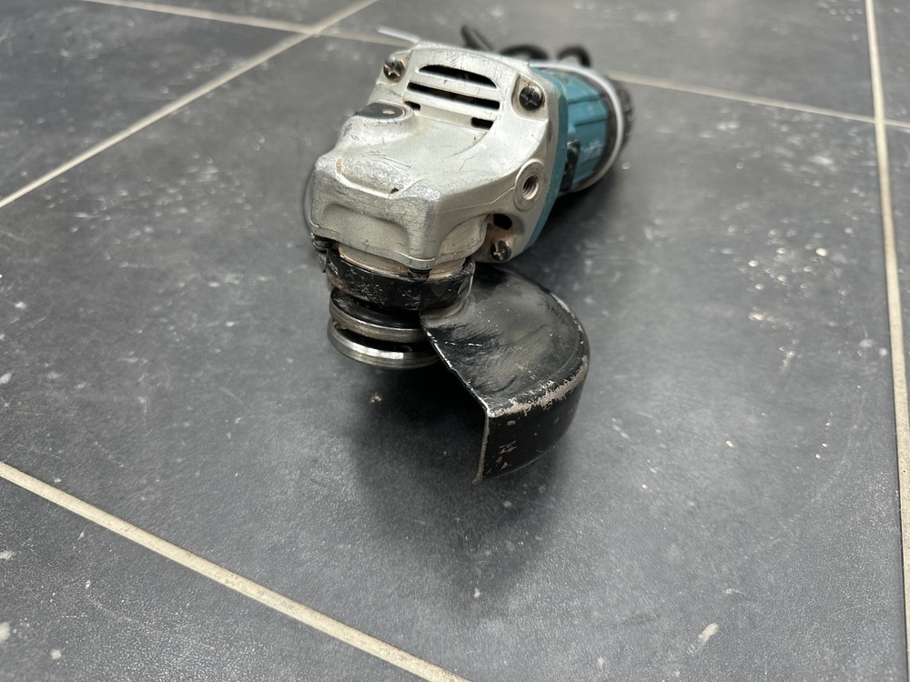 Угловая шлифмашина Makita GA5030