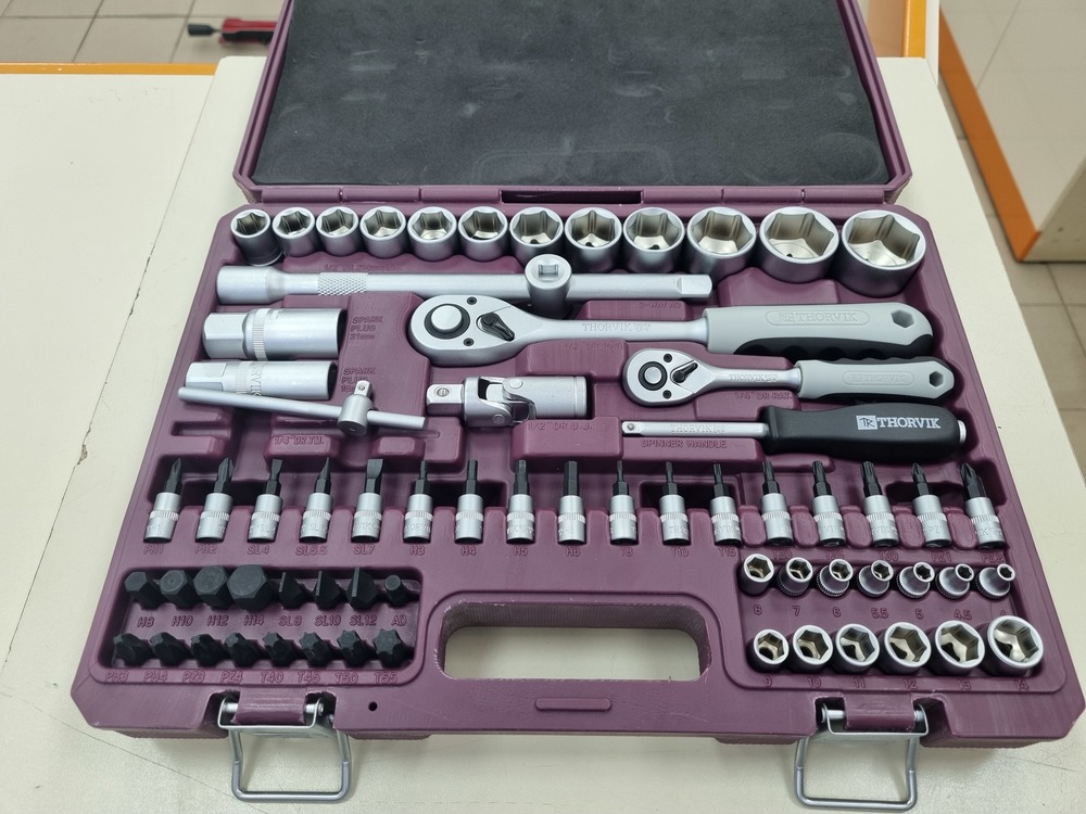 Набор инструментов Thorvik TS082 универсальный 1/4, 1/2 DR с головками торцевыми 12-гранными