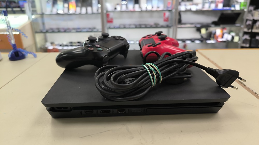Игровая приставка PlayStation 4 1Tb