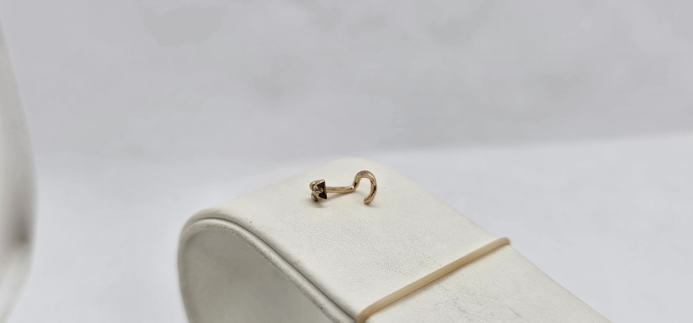 ПИРСИНГ В НОС с камнем (Au 585)