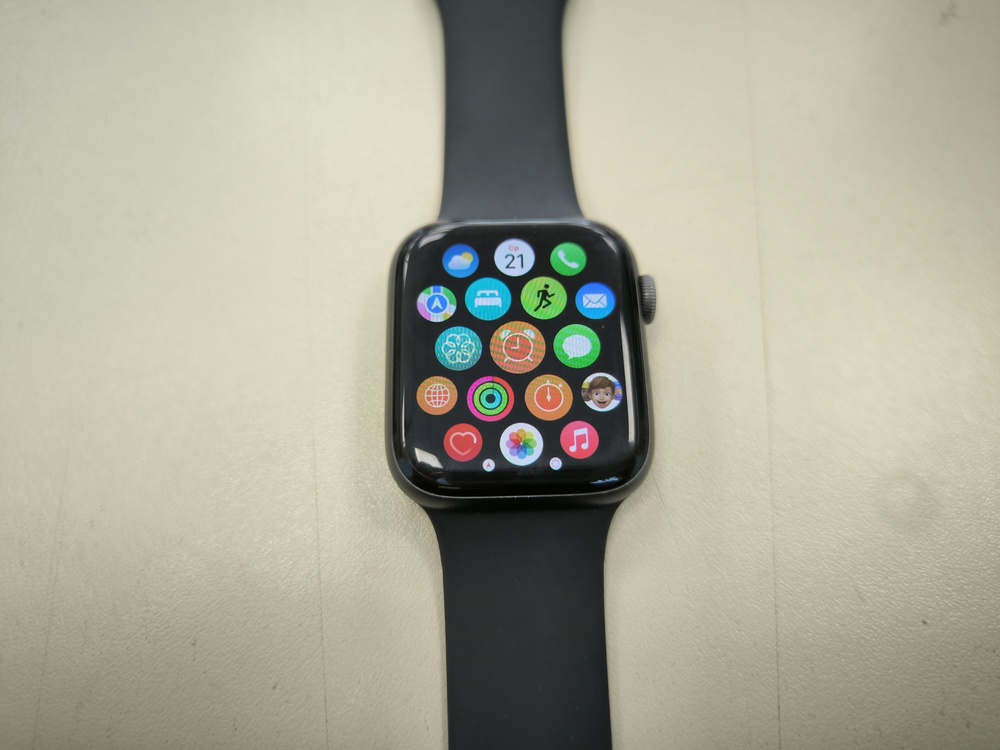 Смарт-часы Apple Watch Series 5 44 мм