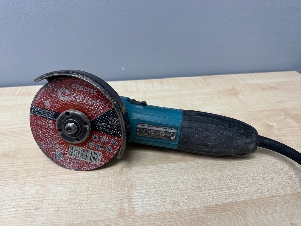 Угловая шлифмашина Makita GA5030R