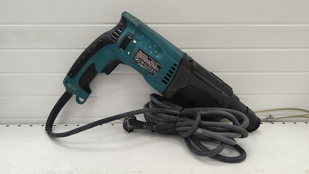 Перфоратор Makita HR 2470