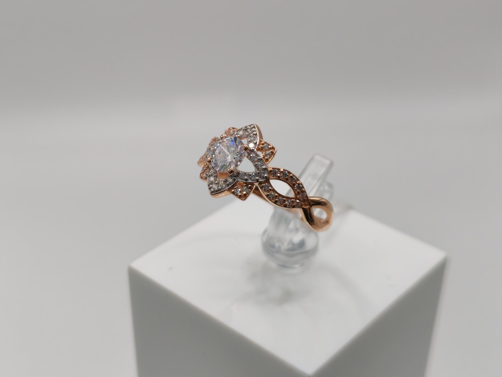 КОЛКМИ585 КОЛЬЦО С КАМНЯМИ (Au 585)