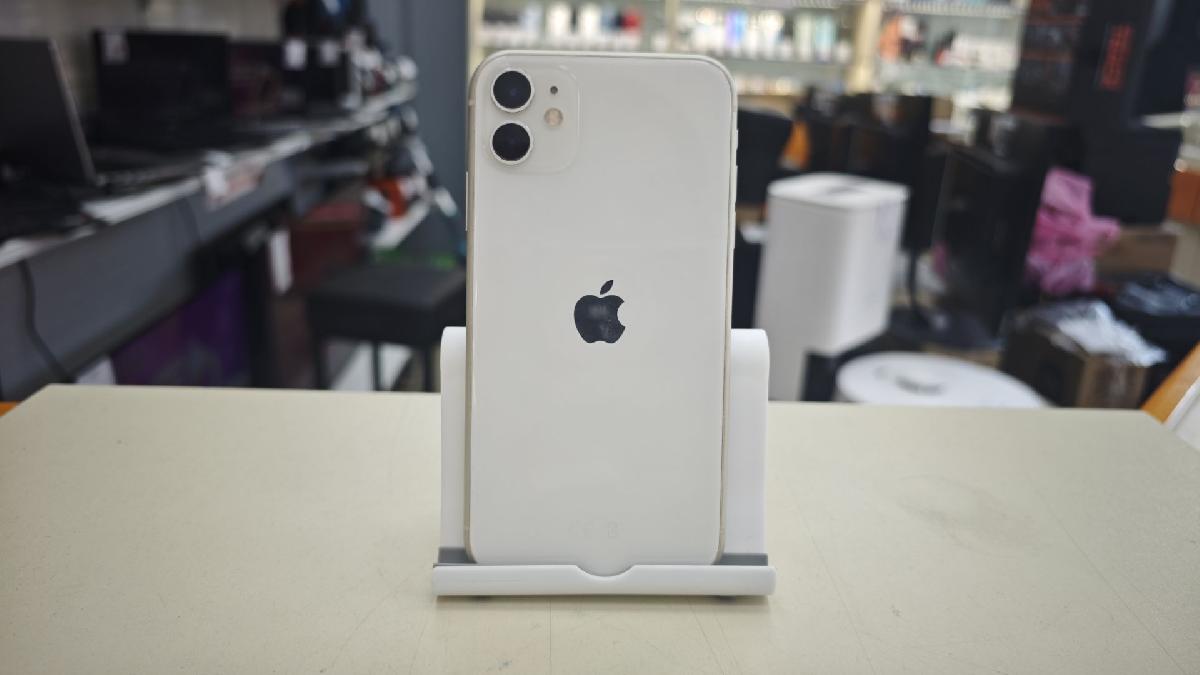 Смартфон Apple iPhone 11 64Gb