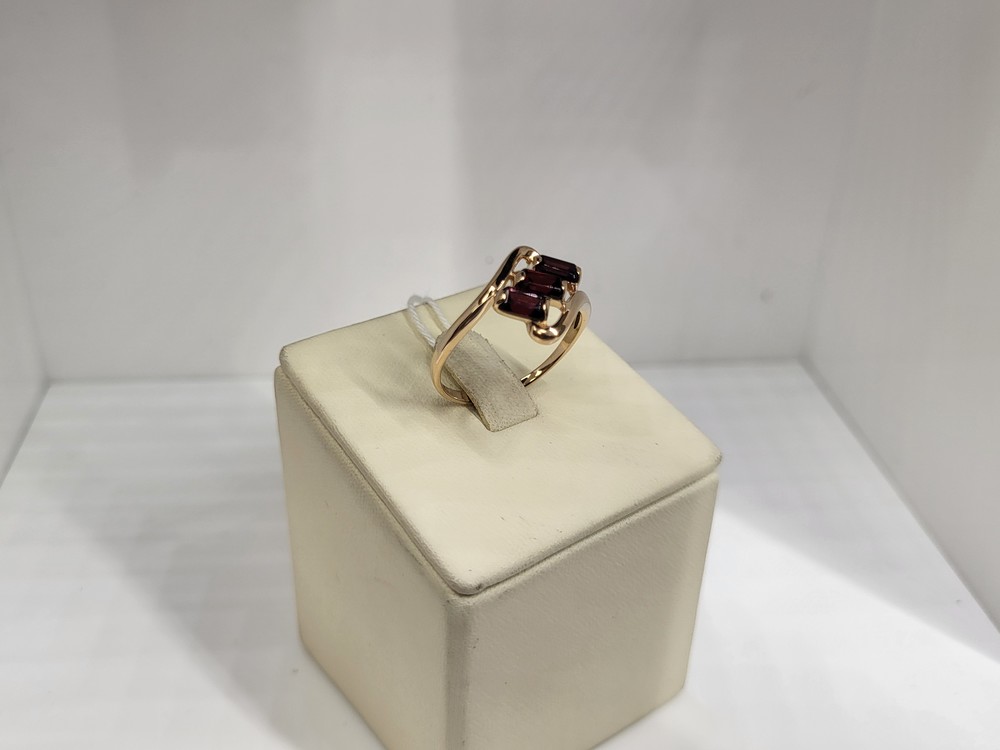 КОЛКМИ585 КОЛЬЦО С КАМНЯМИ (Au 585) КОЛКМИ585 КОЛЬЦО С КАМНЯМИ (Au 585)