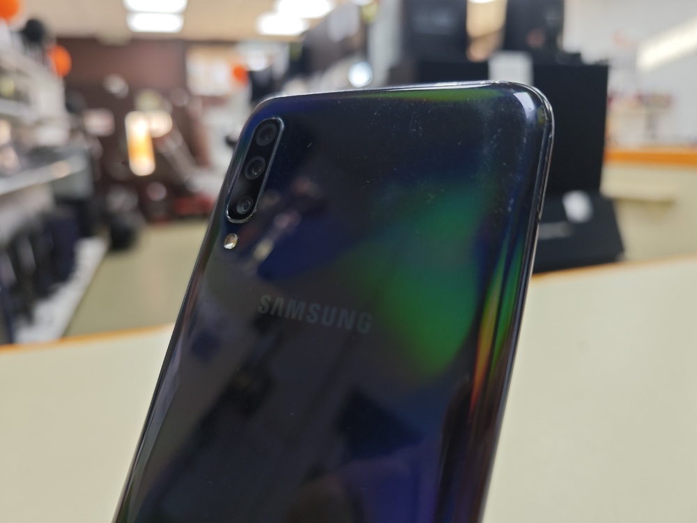 Смартфон Samsung Galaxy A70 6/128