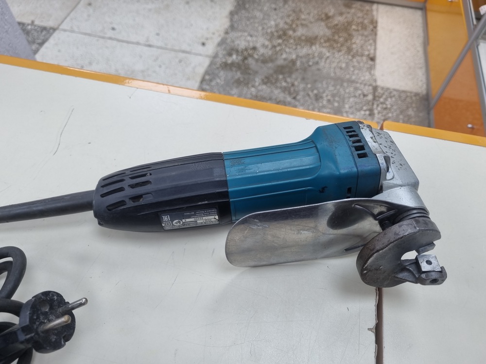 Электроножницы Makita JS1602