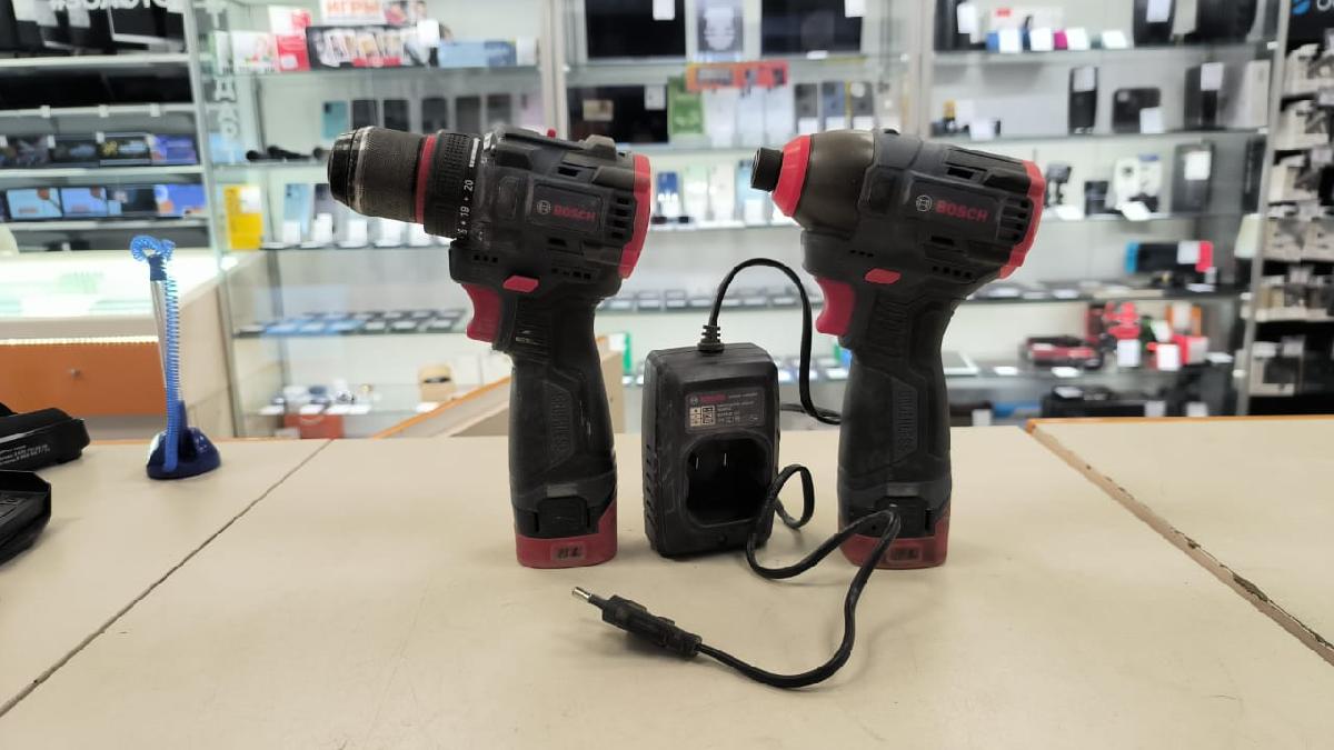 Шуруповерт Bosch EasyImpact 1200;