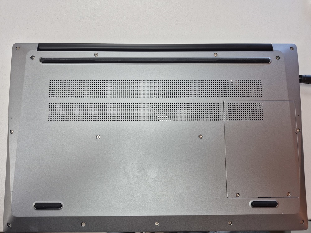 Ноутбук NoName; Core i7-6600U, AMD Radeon (TM) Graphics, 32 Гб, 2 Tb, Нет