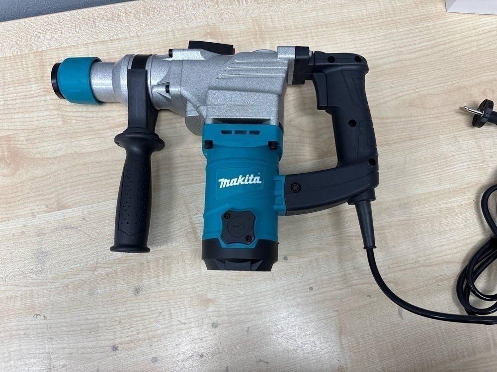 Перфоратор Makita HM28104