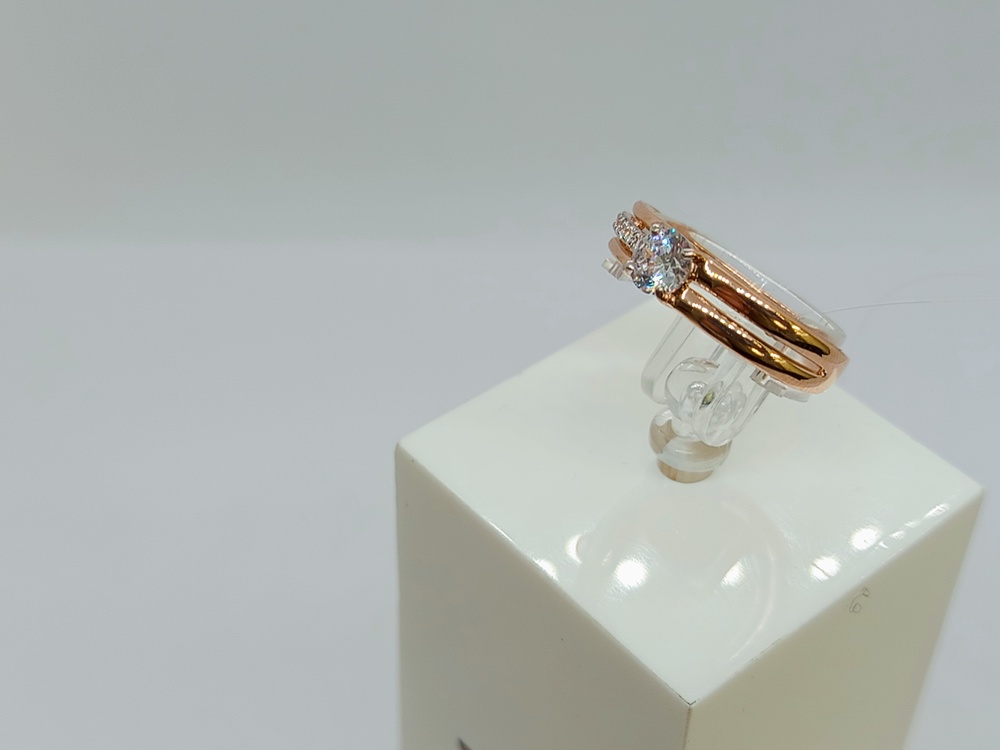 КОЛЬЦО С КАМНЯМИ (Au 585)