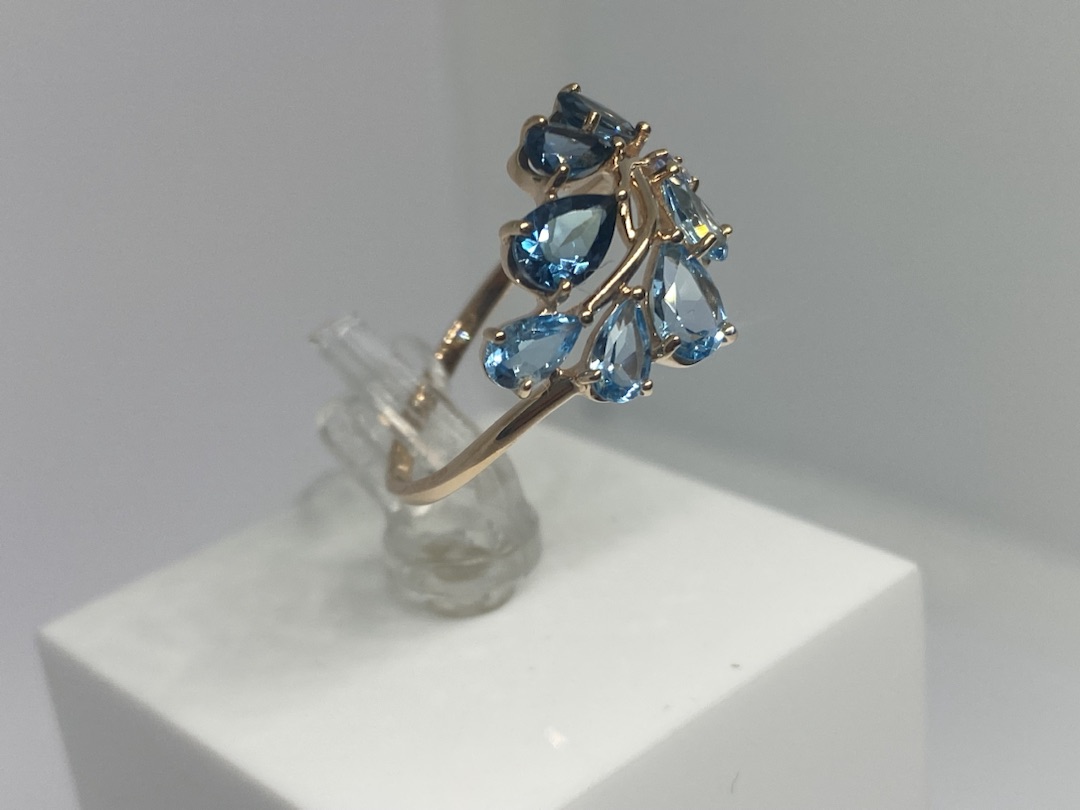 КОЛЬЦО С КАМНЯМИ (Au 585)