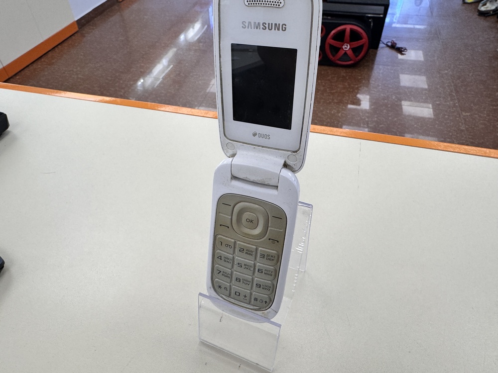 Мобильный телефон Samsung E1070