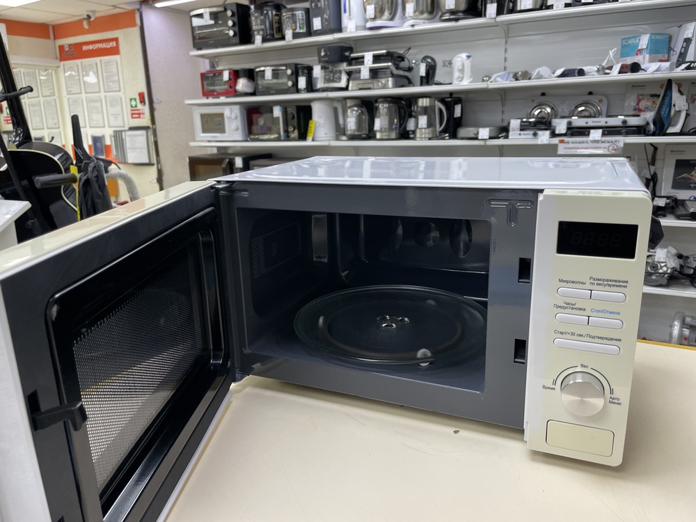 Микроволновая печь Midea MM720C4E-W